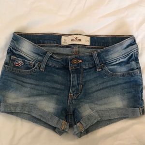 hollister denim shorts !!
